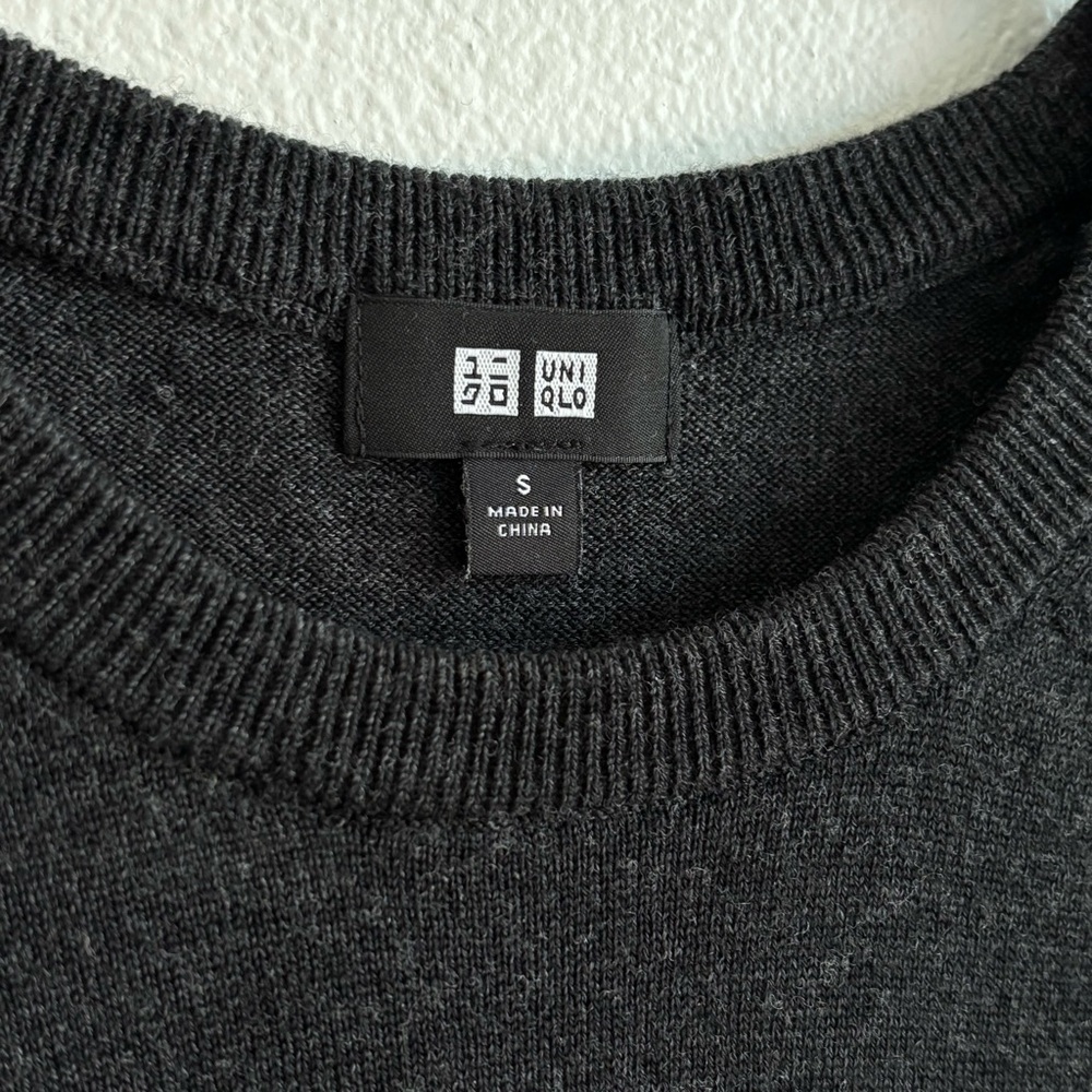 Uniqlo Men's 100% Wool Sweater, Set of 2, Small - Picture 4 of 10